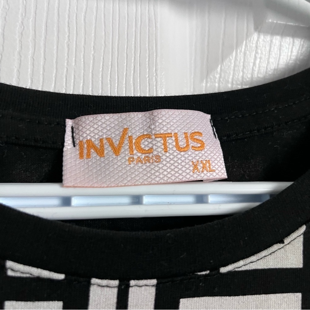 3/30$💥 Invictus t shirt Men XL white black tee pattern short sleeve - Picture 2 of 5